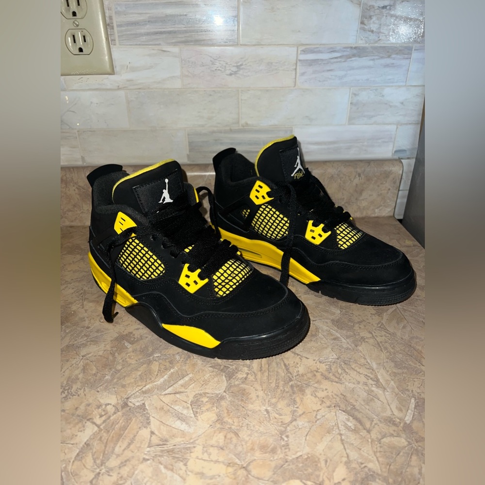 Jordan Retro 4 Yellow Thunders (2023)